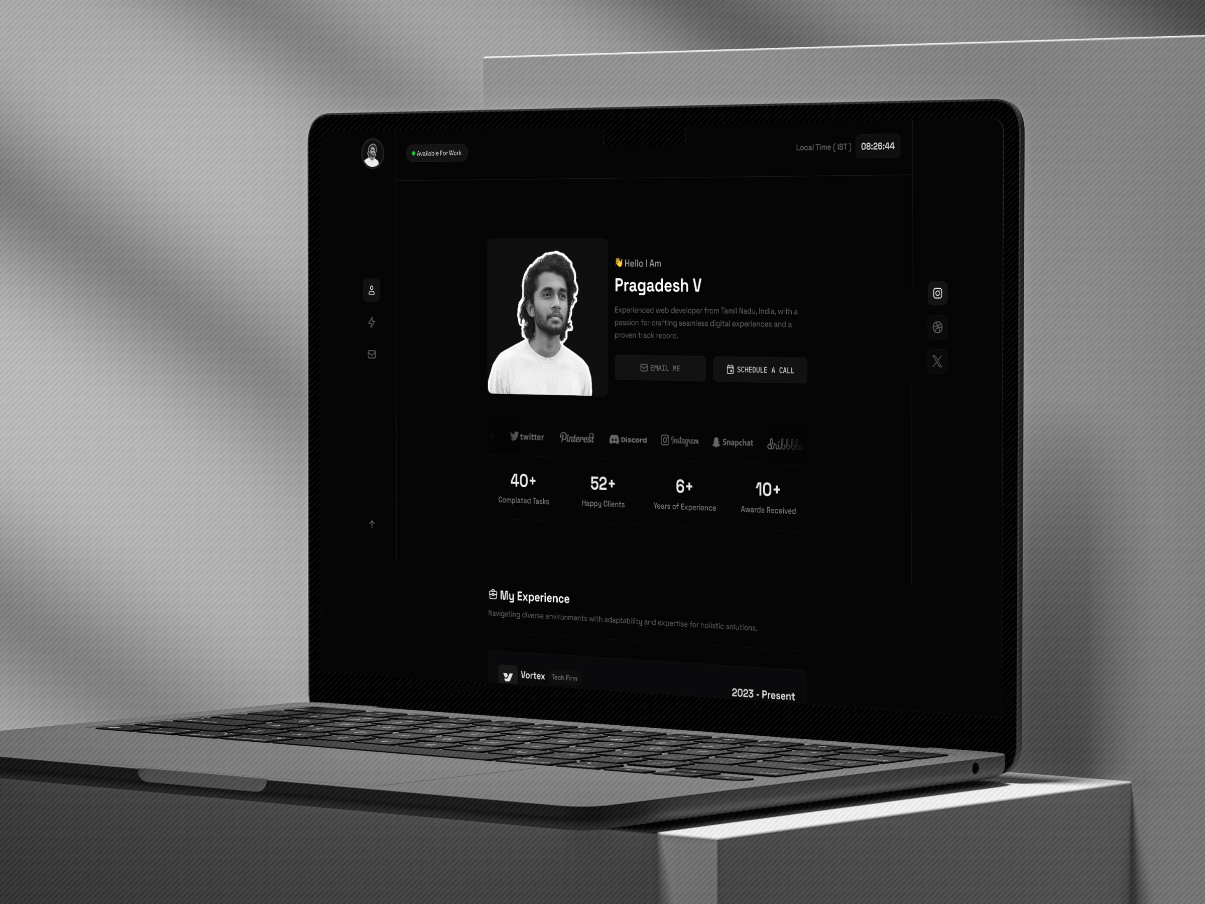 darkmate-free-portfolio-website-template-by-praha-framer-marketplace